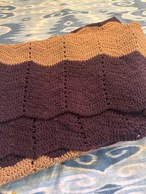 Vtg 1970s Two-Tone Block Chevron Crochet Afghan Throw Blanket – Espresso & Camel